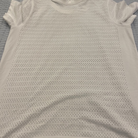 Lululemon Women's Mesh Breeze By Size 6 - White Short Sleeve - Picture 2 of 5